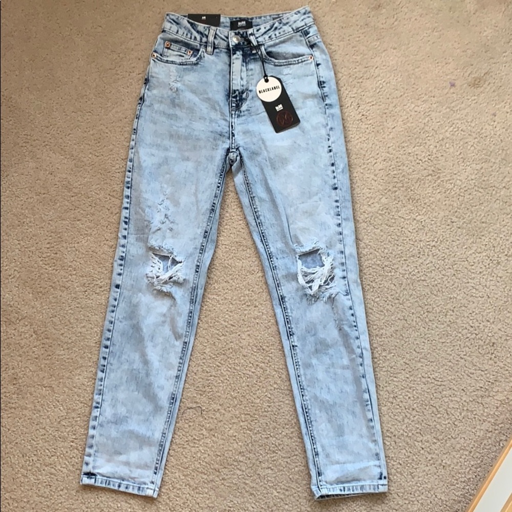 Light wash mom jeans